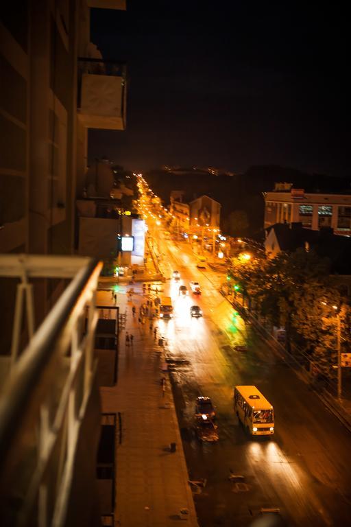 Babylon Apartments Ρίβνε Δωμάτιο φωτογραφία
