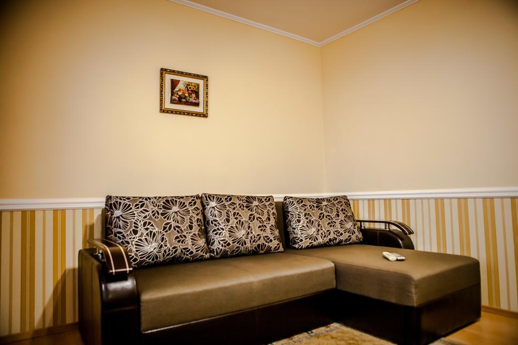 Babylon Apartments Ρίβνε Δωμάτιο φωτογραφία